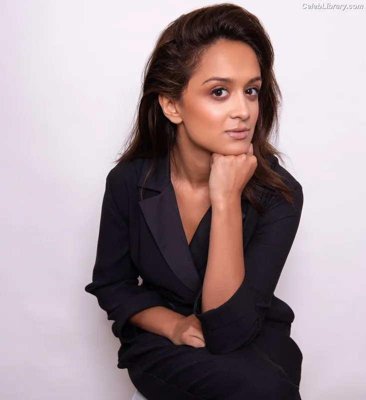 Amy Hickman photo 6 of 8