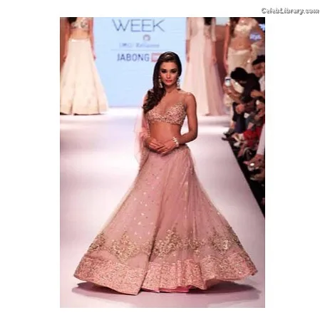 Amy Jackson photo 10 of 156