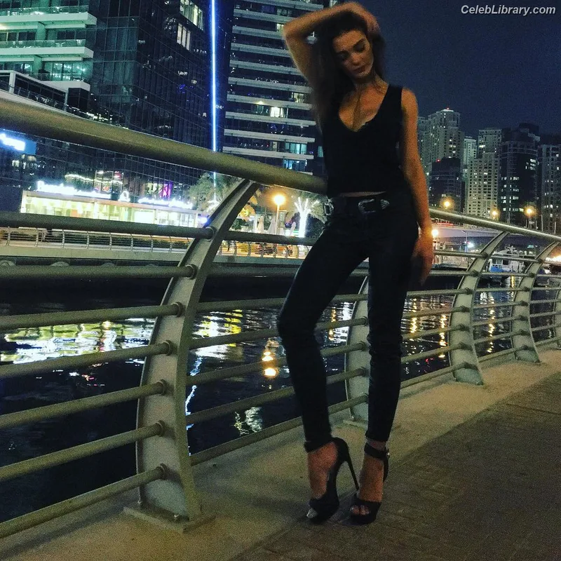 Amy Jackson photo 23 of 156