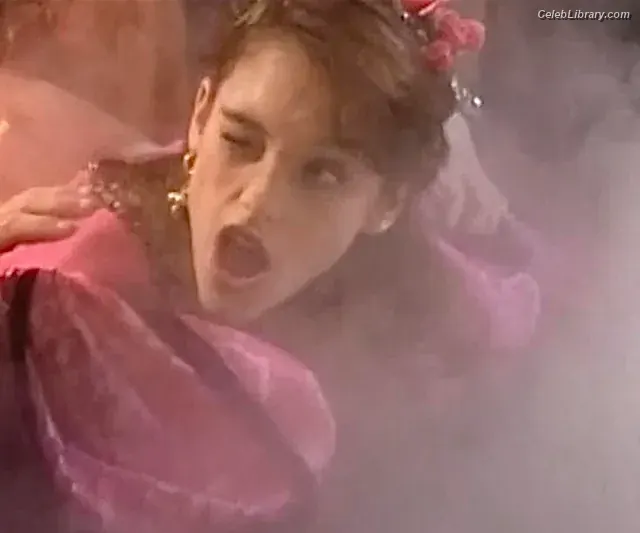 Amy Jo Johnson photo 16 of 86