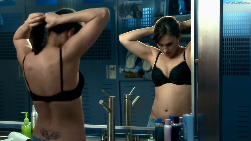 Amy Jo Johnson photo 13 of 87