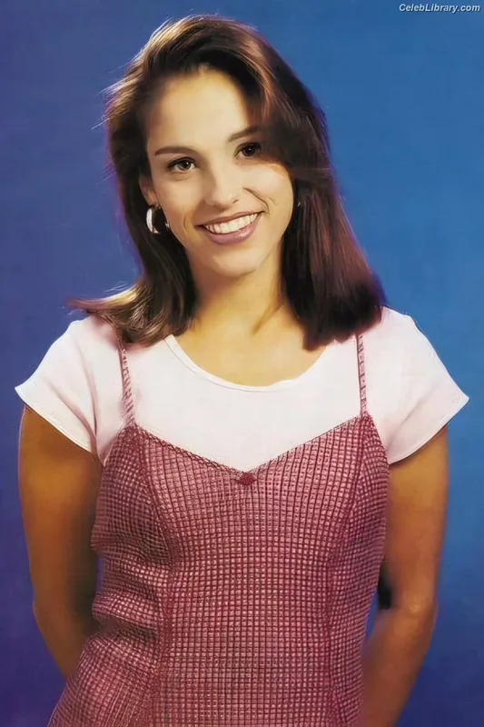 Amy Jo Johnson photo 19 of 87