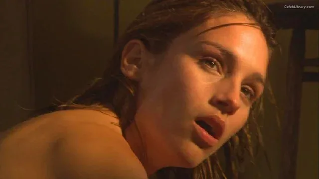 Amy Jo Johnson photo 24 of 87