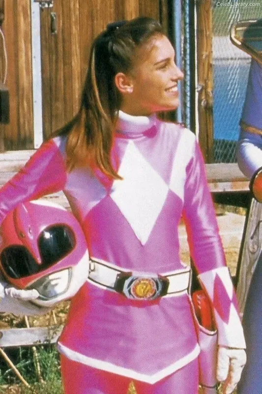 Amy Jo Johnson photo 3 of 87