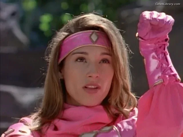 Amy Jo Johnson photo 8 of 87