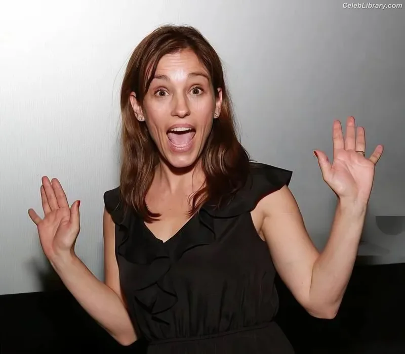 Amy Jo Johnson photo 10 of 87