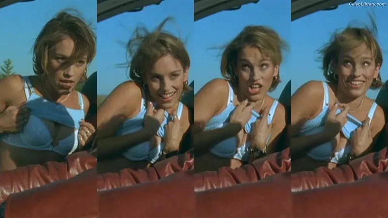 Amy Jo Johnson photo 6 of 87