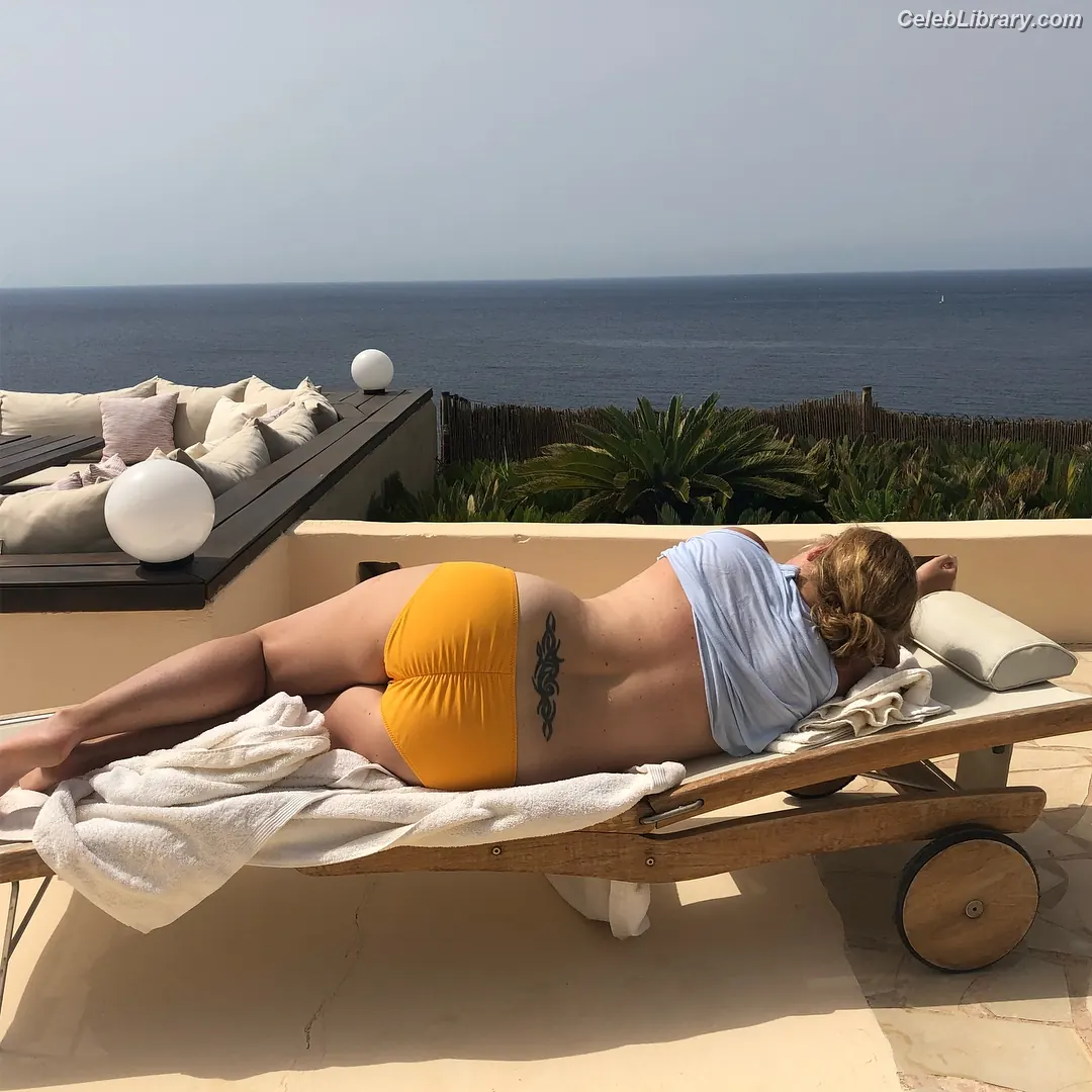 Amy Schumer photo 8 of 71