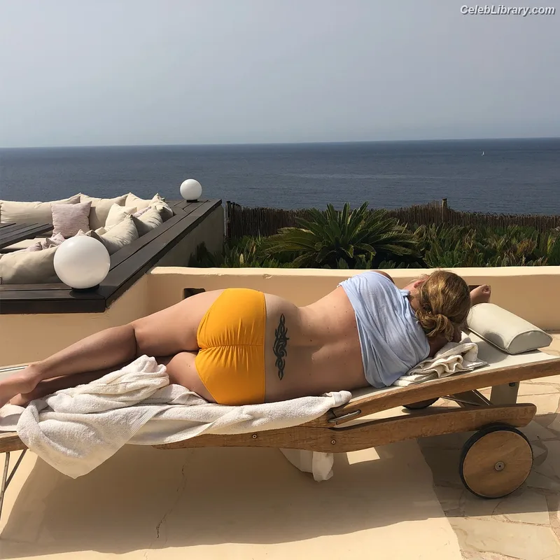 Amy Schumer photo 8 of 72