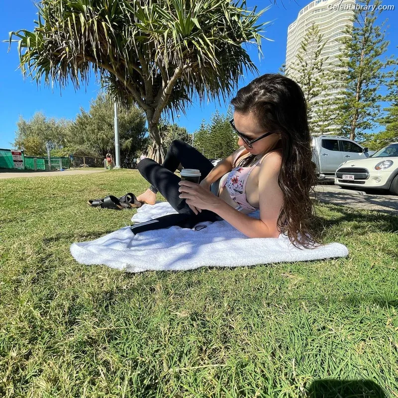 Amy Shark photo 7 of 120