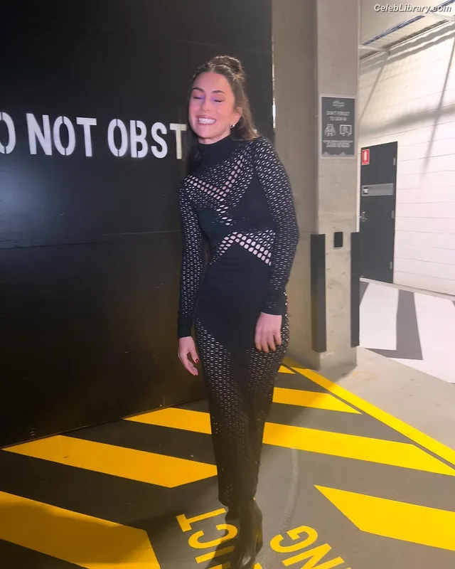 Amy Shark photo 7 of 120