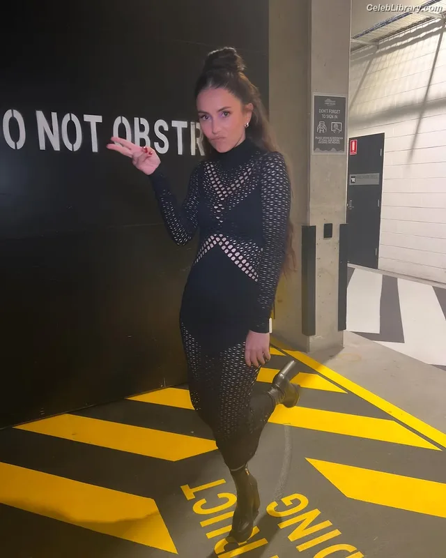 Amy Shark photo 8 of 120