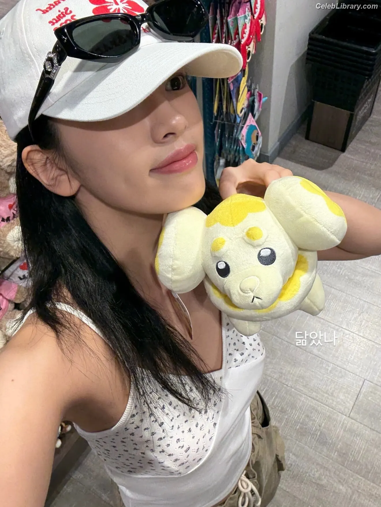 An Yujin photo 1 of 770