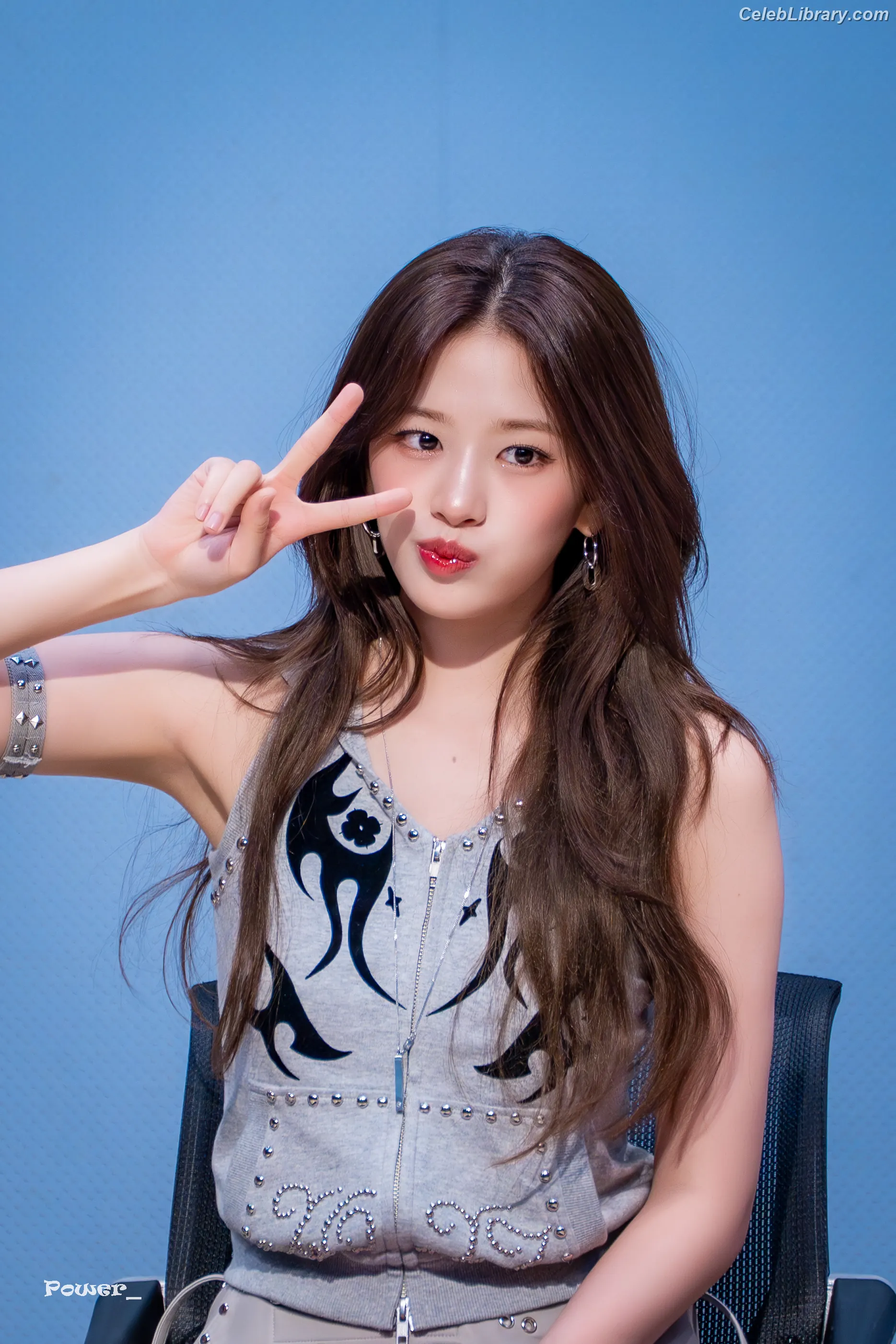 An Yujin photo 2 of 770