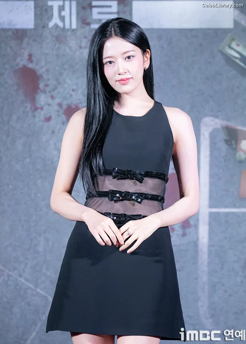 An Yujin photo 4 of 770
