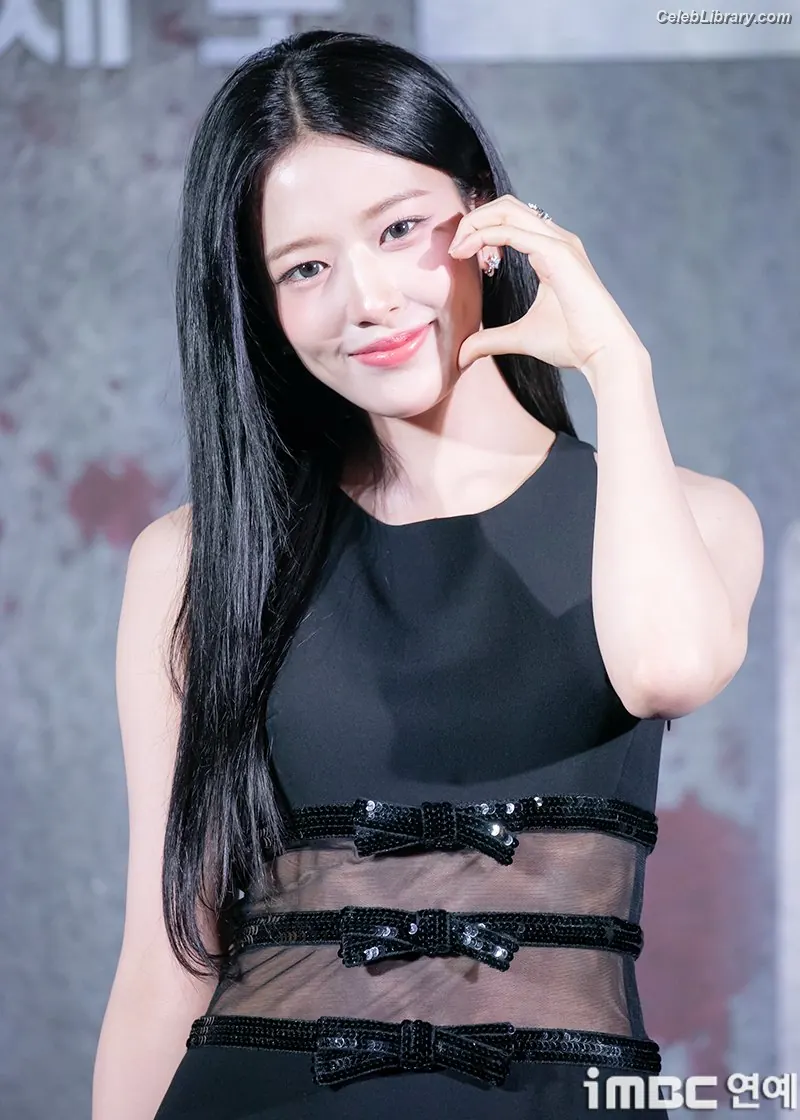 An Yujin photo 20 of 770