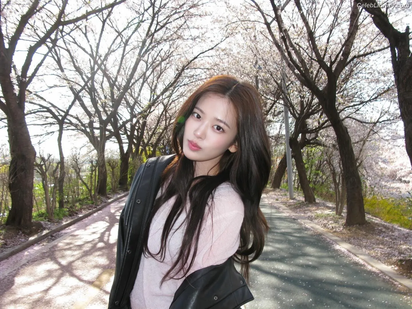 An Yujin photo 3 of 770