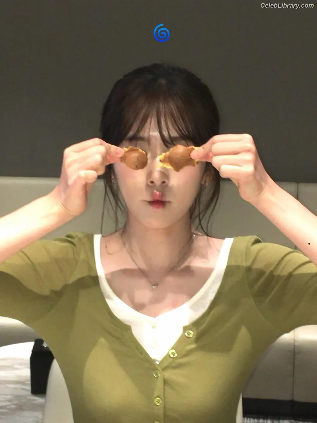 An Yujin photo 15 of 770