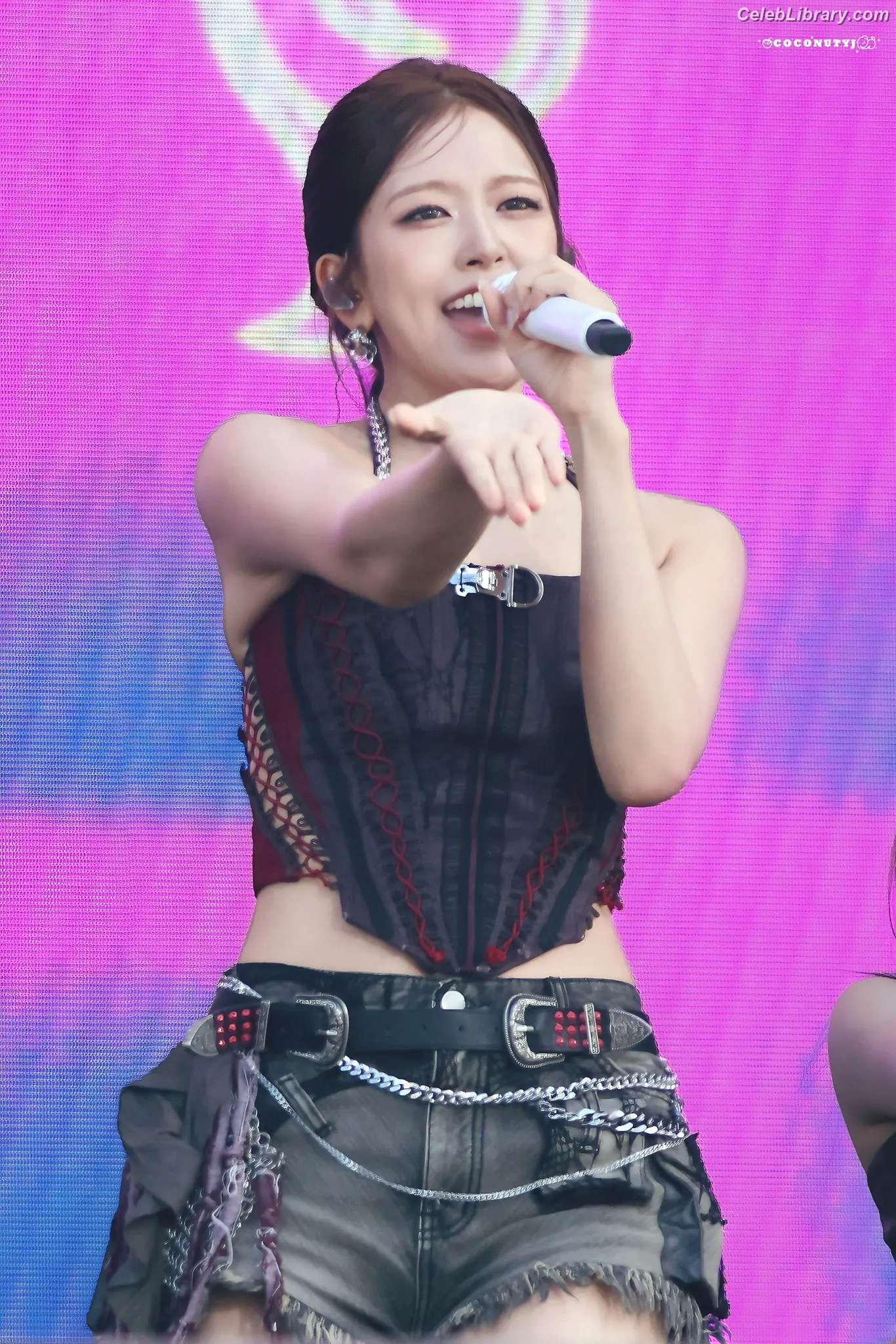 An Yujin photo 14 of 770