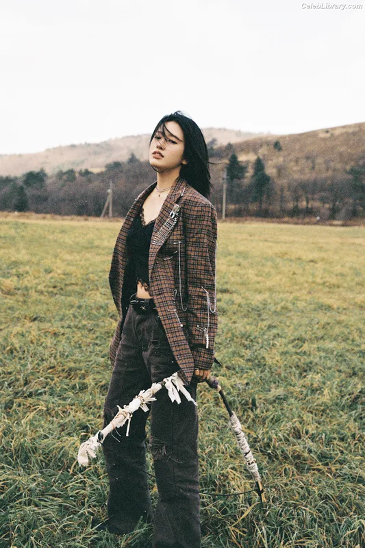An Yujin photo 4 of 771