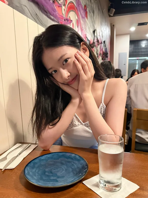 An Yujin photo 22 of 771