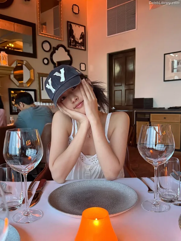 An Yujin photo 1 of 771