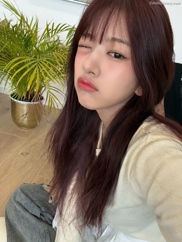 An Yujin photo 17 of 771