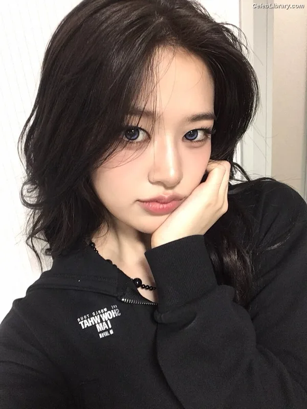 An Yujin photo 24 of 771