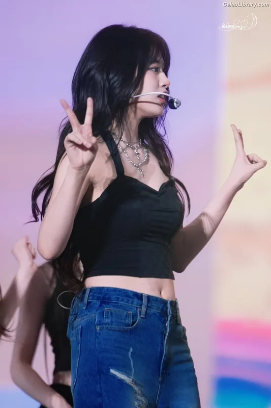 An Yujin photo 21 of 771