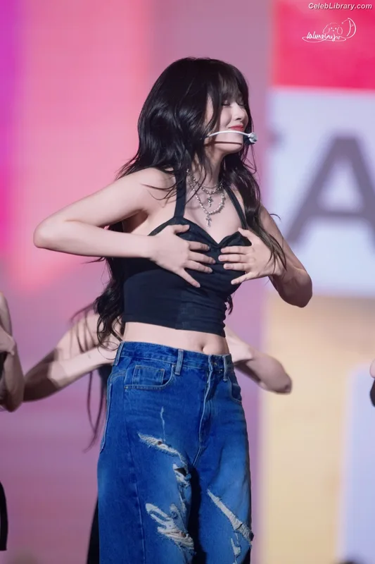 An Yujin photo 24 of 771
