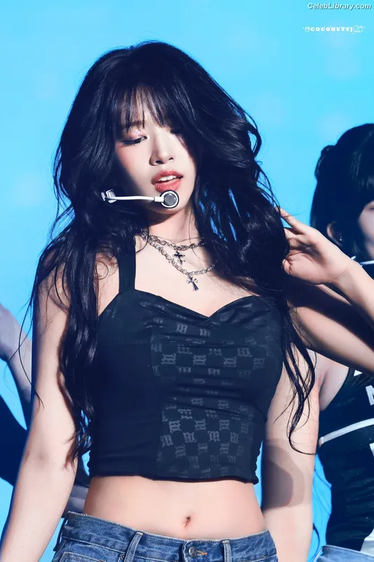 An Yujin photo 5 of 771