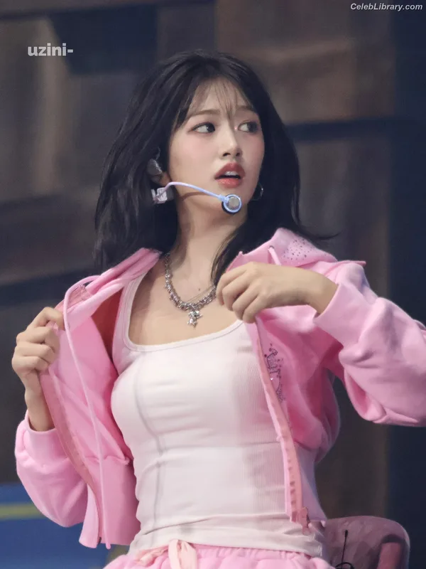 An Yujin photo 6 of 771
