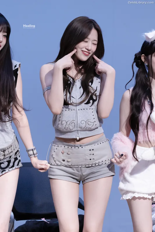 An Yujin photo 21 of 771