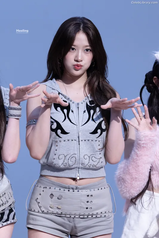 An Yujin photo 1 of 771
