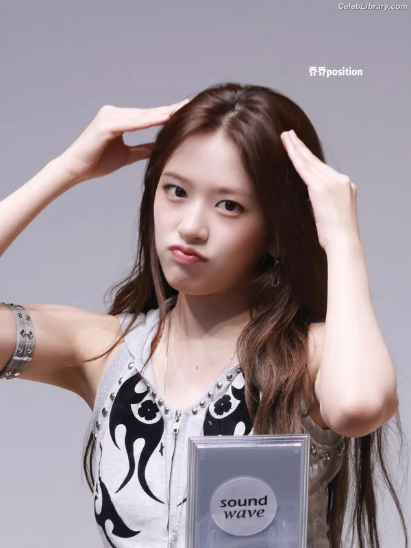 An Yujin photo 2 of 771