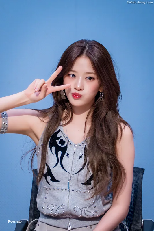 An Yujin photo 3 of 771