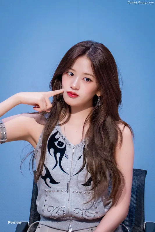 An Yujin photo 4 of 771