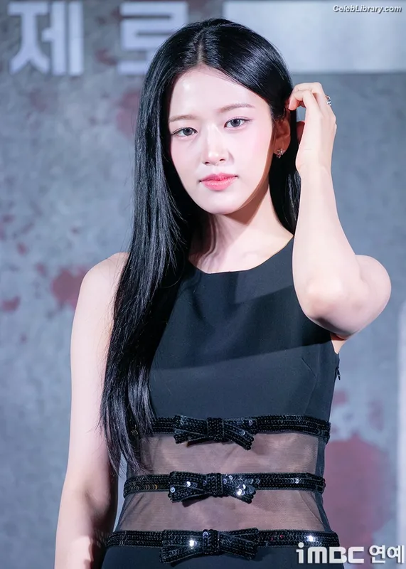 An Yujin photo 9 of 771