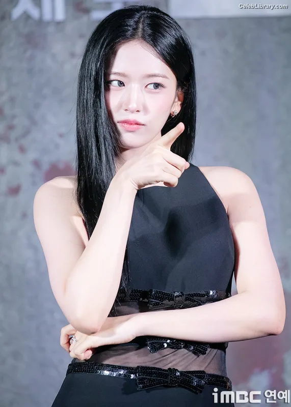 An Yujin photo 15 of 771