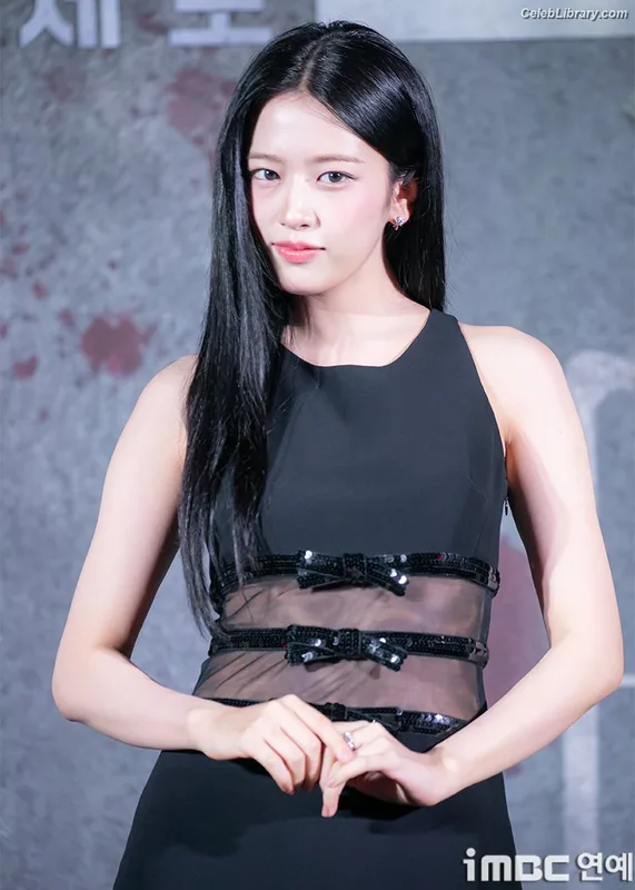 An Yujin photo 18 of 771