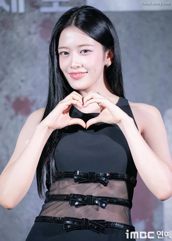 An Yujin photo 24 of 771