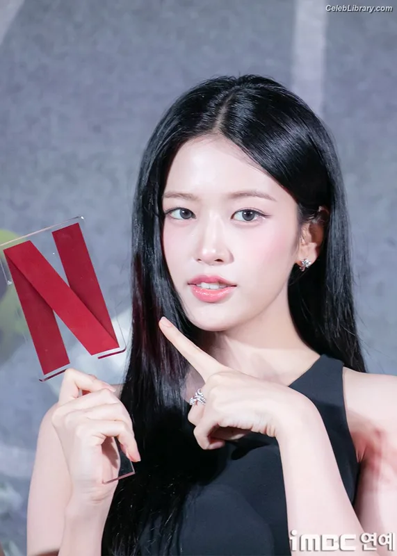 An Yujin photo 4 of 771