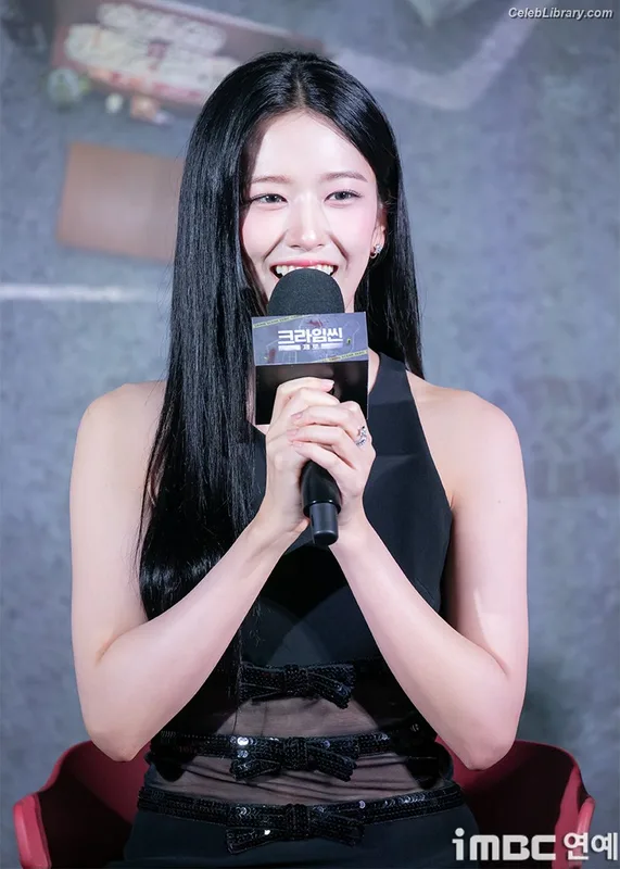 An Yujin photo 6 of 771