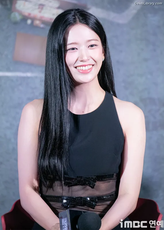 An Yujin photo 8 of 771