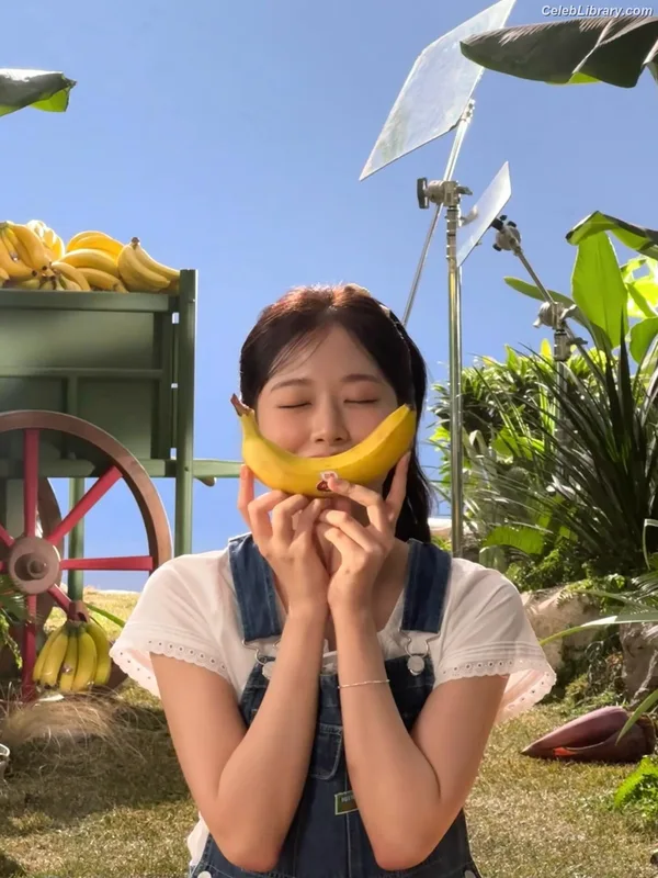 An Yujin photo 21 of 771