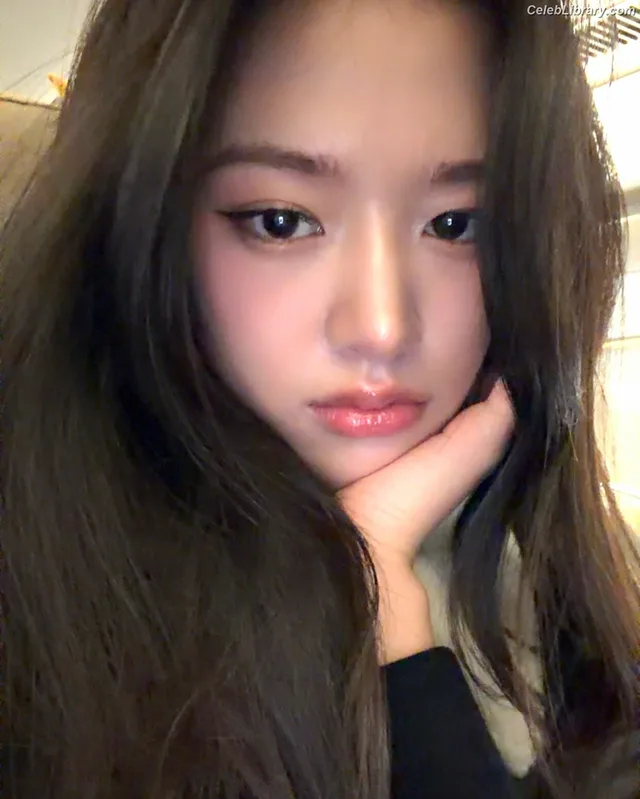 An Yujin photo 9 of 771