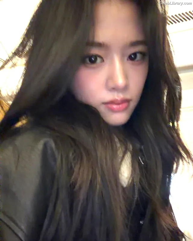 An Yujin photo 10 of 771