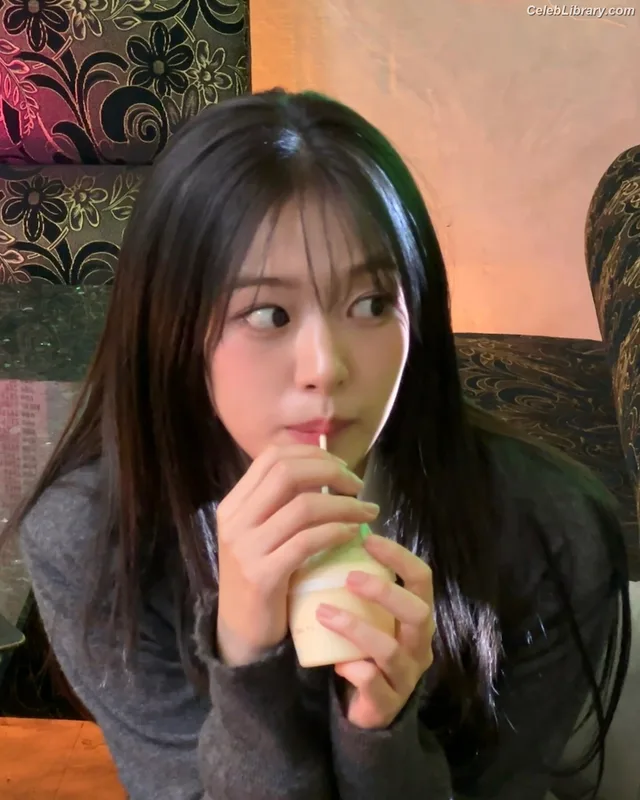 An Yujin photo 20 of 771