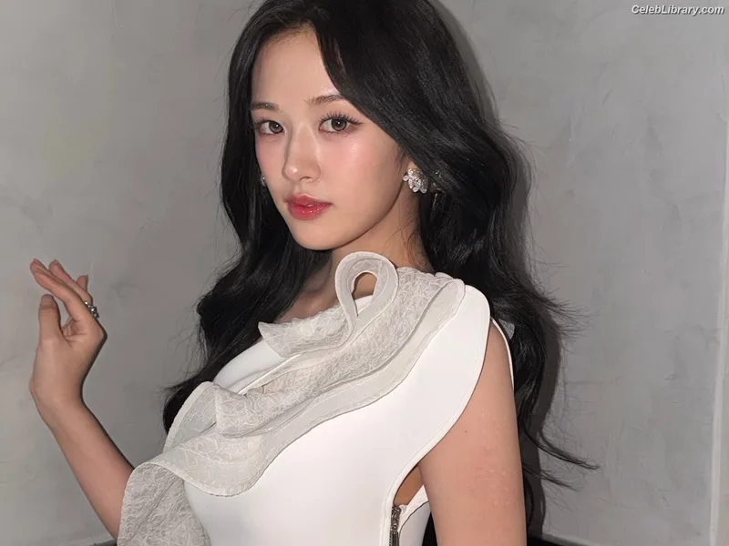 An Yujin photo 4 of 771