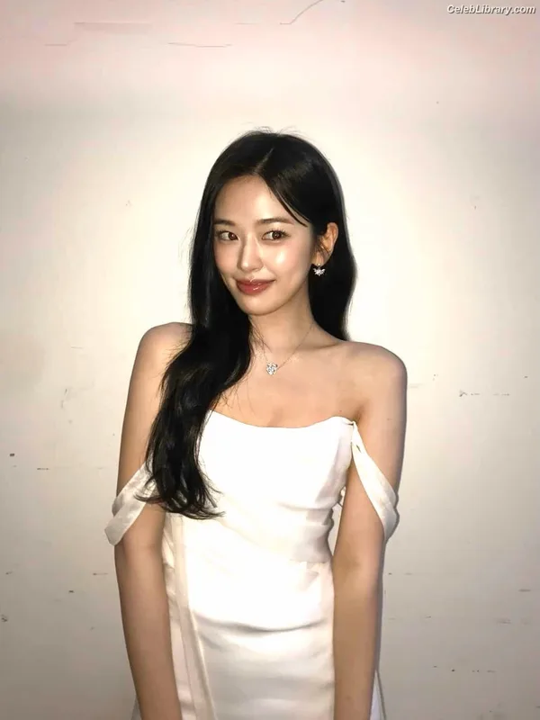 An Yujin photo 20 of 771